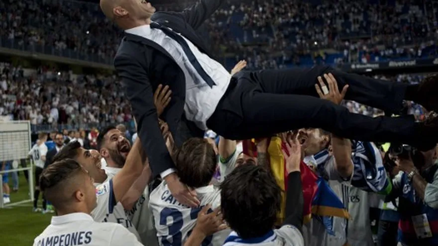 Zinedine Zidane al momento de quedar campeón de la Liga Española.