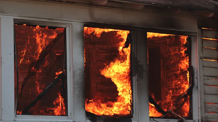 Siete muertos, entre ellos un menor de edad, por incendio en Colombia