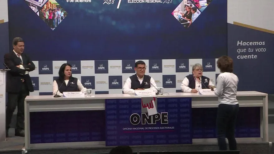 Peruanos aprueban dejar sin empleo a sus legisladores en 2021