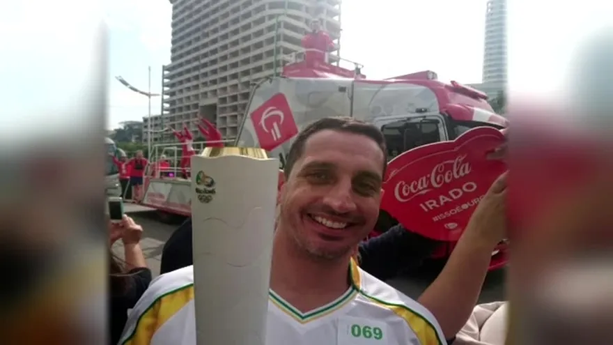 Panameño porta la antorcha olímpica