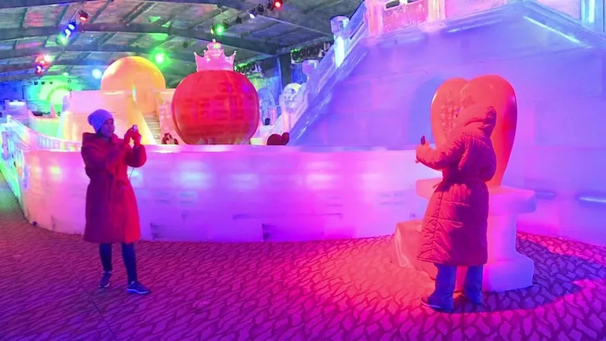 Los tailandeses descubren la nieve