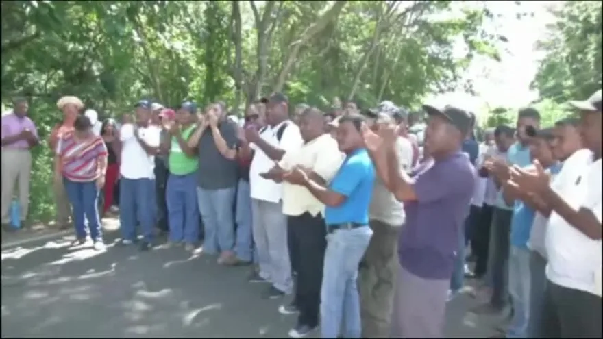 Trabajadores de minera Petaquilla cierran vía hacia La Pintada