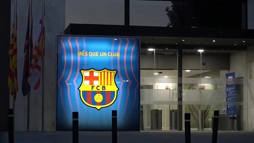 Gritos de Bartomeu, dimisión y Messi, quédate en inmediaciones Camp Nou