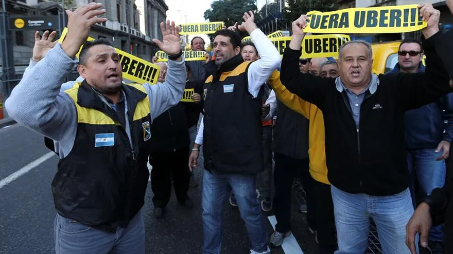 axistas de Buenos Aires fueron registrados este miércoles al protestan contra la actividad "clandestina e ilegal" de la plataforma Uber.
