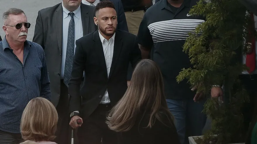 Neymar llega a comisaría para declarar por acusación de violación