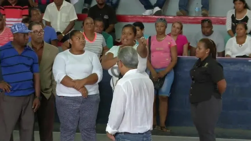 Buhoneros en Calidonia se oponen a traslado