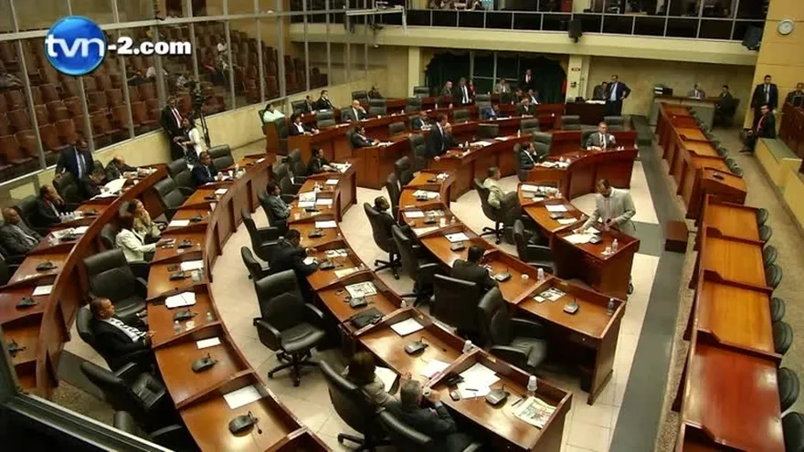 Valderrama abandona presidencia de la Asamblea