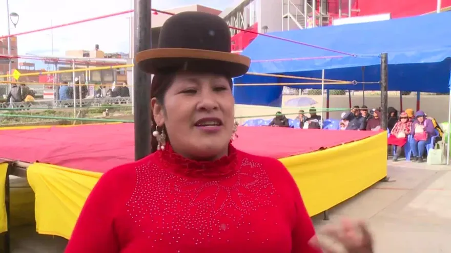 Las luchadoras bolivianas vuelven al cuadrilátero tras las protestas