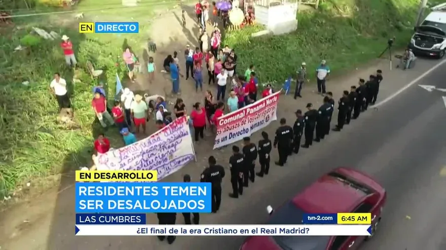 Policía reabre vía tras cierre por residentes de Altos de la Esperanza