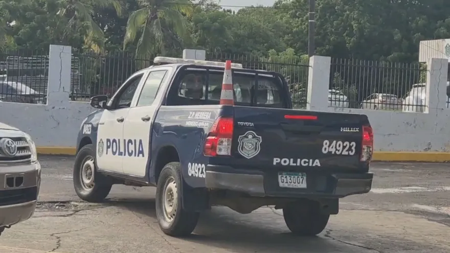 Desalojan fiesta clandestina en Chitré tras enfrentamiento que dejó dos agentes heridos