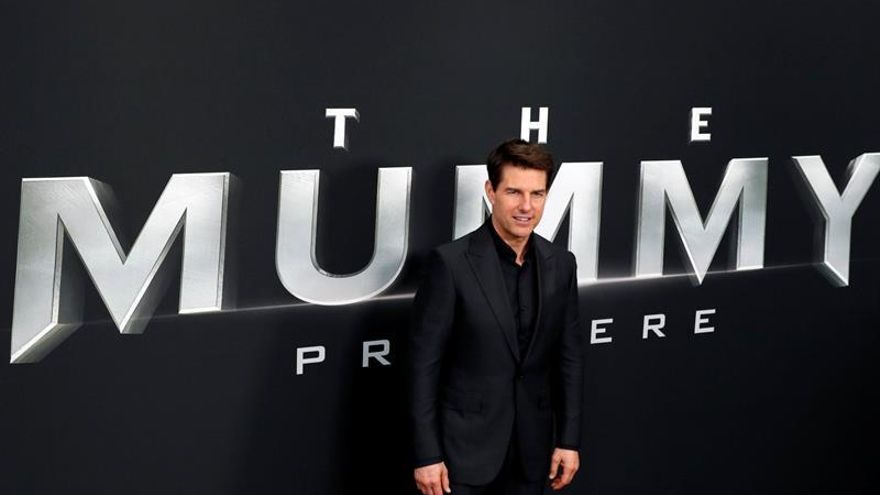 El actor estadounidense Tom Cruise, posa durante el estreno de la película "The Mummy".