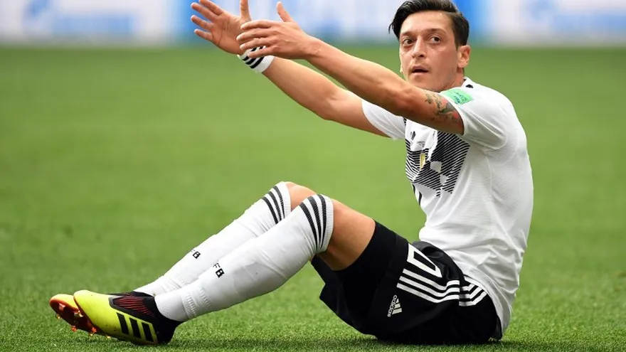 Özil deja la selección alemana entre críticas | Agencias