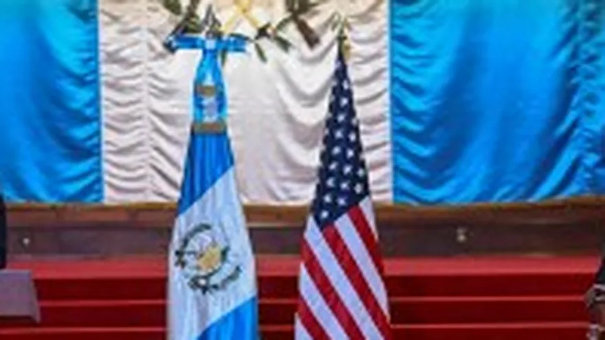 Presidente de Guatemala, Bernardo Arévalo y el secretario de Seguridad Alejandro Mayorkas