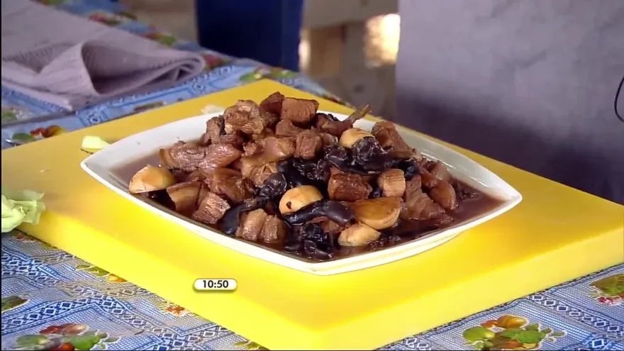 Costilla guisada con chicú