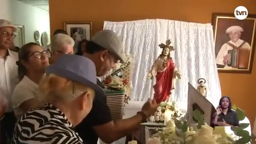 Con cantos y al son del acordeón despiden al legendario Ceferino Nieto