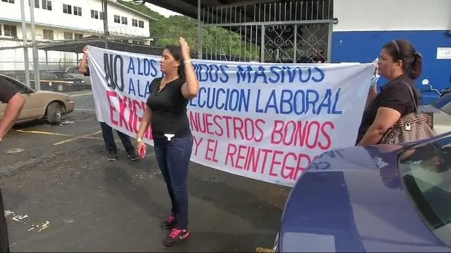 Funcionarios de Aduana protestan por despidos masivos