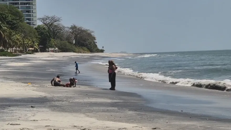 Ciudadanos aprovechan el último de día de vacaciones escolares.