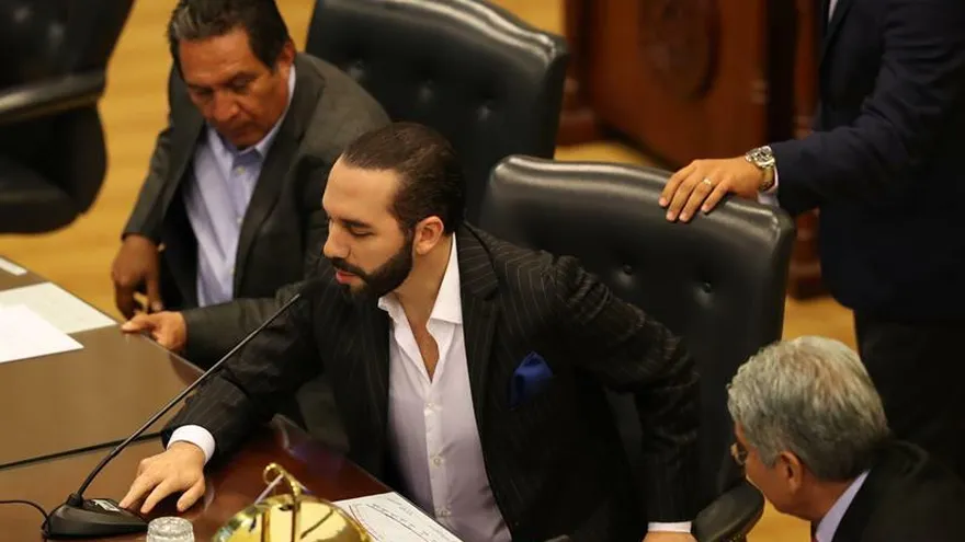 Destituyen a funcionario de El Salvador ligado al asesinato del poeta Dalton