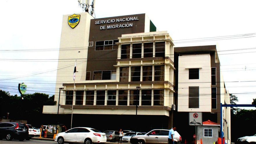 Fachada de la sede del Servicio Nacional de Migración en la ciudad de Panamá.