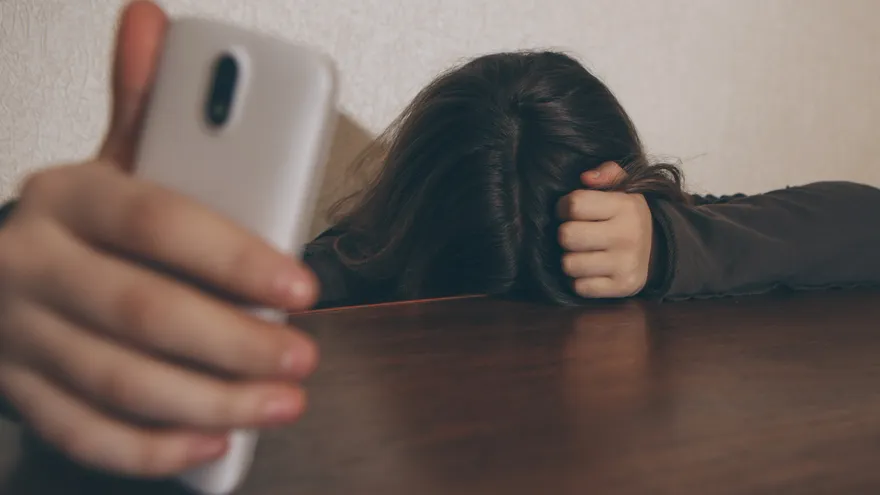 Del aula a la pantalla: el acoso escolar no se detiene en redes sociales