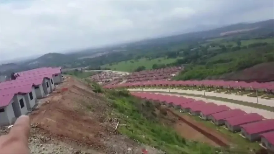 Moradores de La Valdeza preocupados por los derrumbes