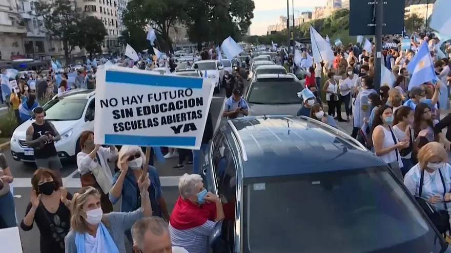 Buenos Aires desafía decreto presidencial para suspender clases presenciales