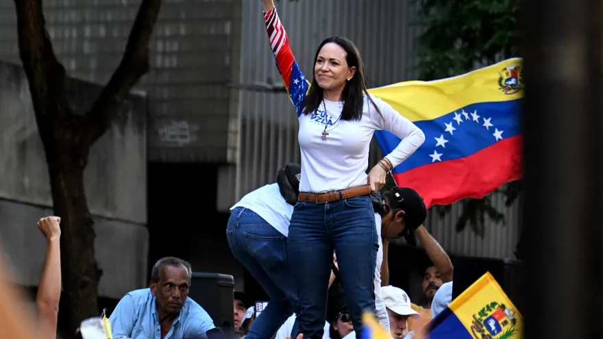 María Corina Machado encabezó la protesta a un día del acto de investidura de Nicolás Maduro.