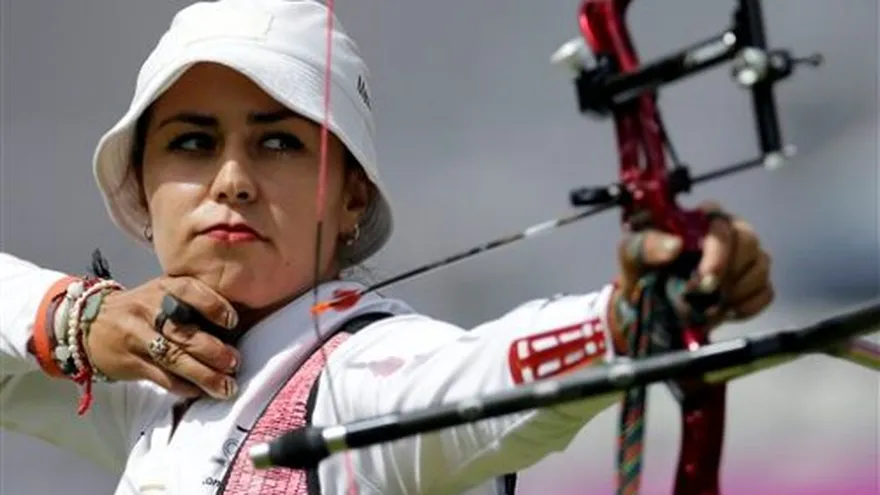 Román va a cuartos de final olímpica en tiro con arco