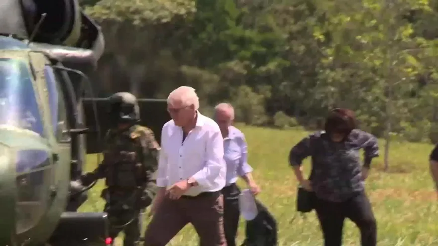 Ministro alemán recorre zona de desarme de las FARC en Colombia