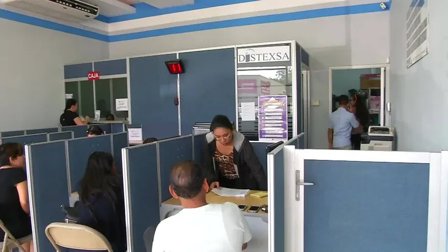 Padres de familias se organizan para las compras escolares