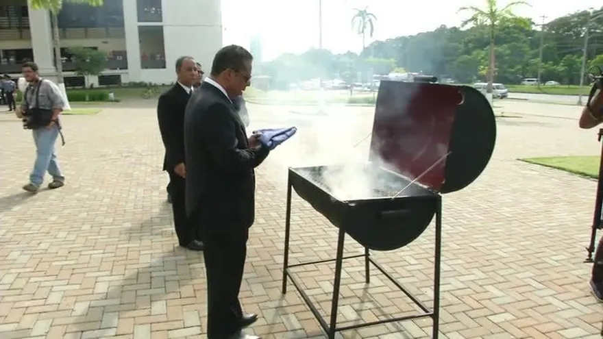 Cremación de Banderas