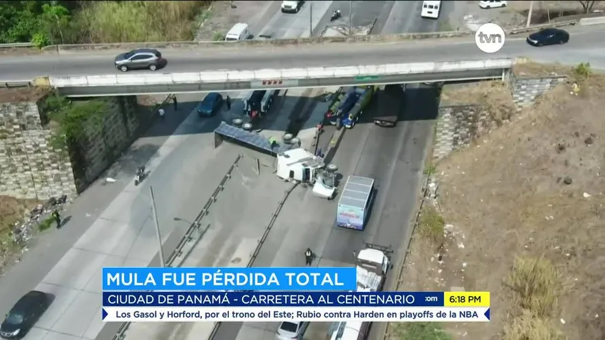 Accidente en Puente Centenario puso en peligro a los conductores