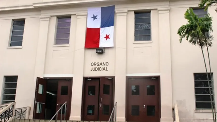 Reprograman audiencia en caso de escuela de aviación relacionada con droga.