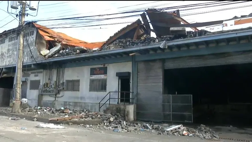 Empresas aseguradoras realizan investigación de incendio en Colón