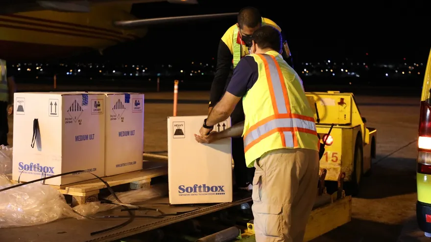 Llega a Panamá primer lote con 12,840 dosis de la vacuna contra la COVID-19