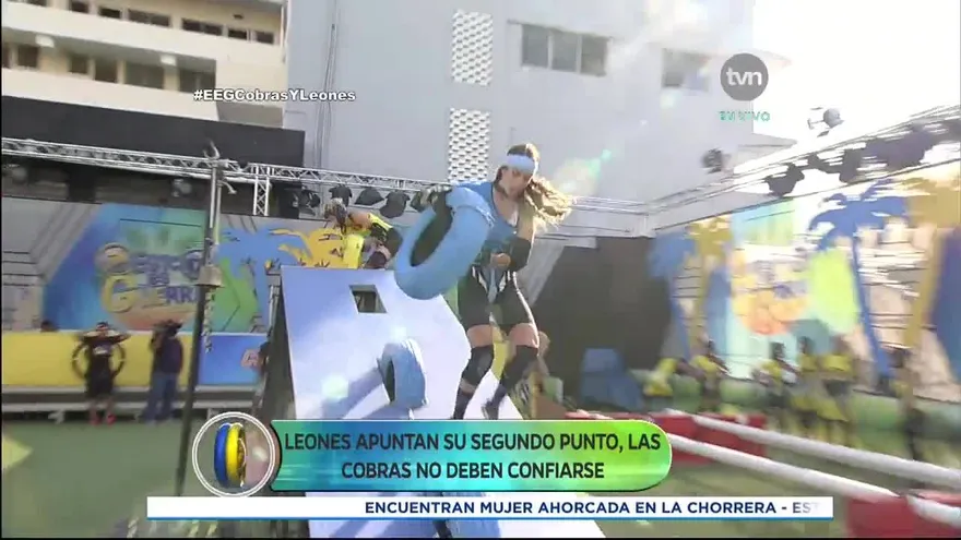 ¡Las mujeres fueron parte fundamental de la pirámide de llantas!