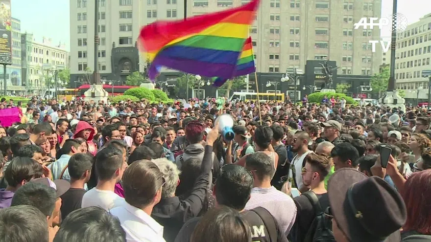 Peña Nieto propone legalizar el matrimonio gay en México