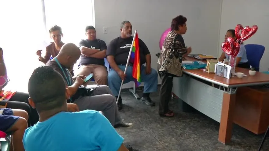 Alcalde Cumberbatch rechaza el 'Huevo Rosa'