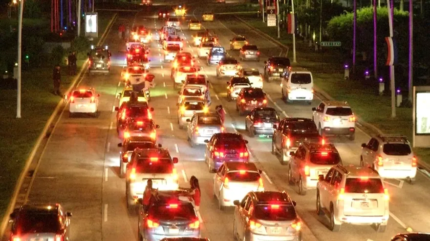 "Caravana de las Banderas" se toma la ciudad capital en apoyo a La Sele