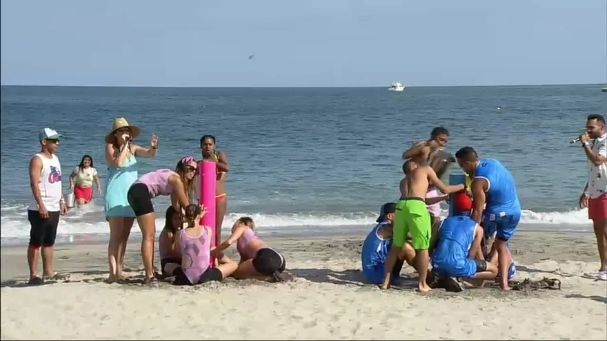 El público del Decameron también se unió a la batalla en el Tubo Playero