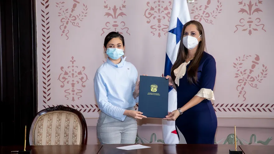 La toma de posesión de Sindy Smith se realizó este jueves 20 de agosto.