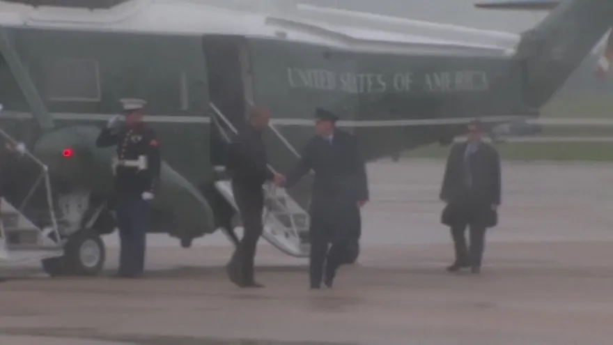 Obama incia simbólico viaje a Vietnam y Japón