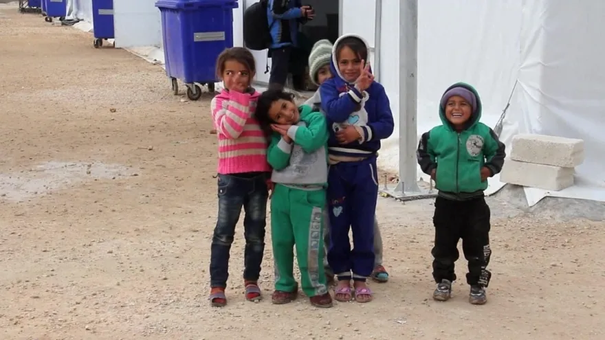 Sirios evacuados de Alepo se instalan en Idlib