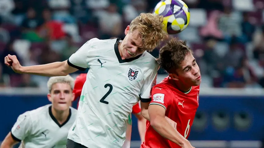 Portugal y Austria en acción durante la final del Mundial Sub-17 Catar 2025