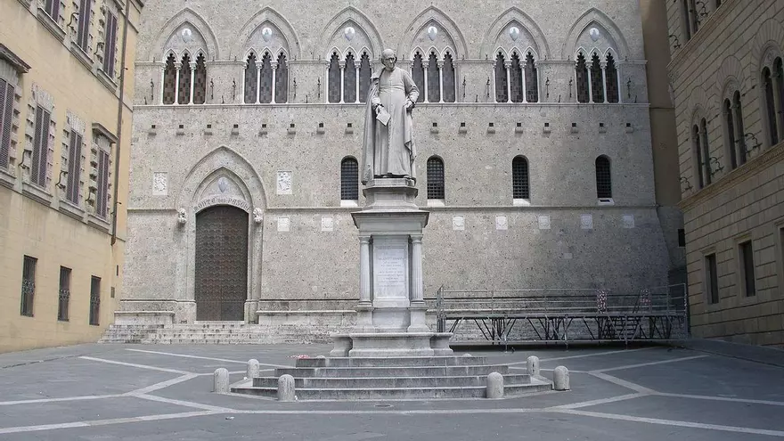 Más detalles Entrada principal del palacio Salimbeni en Siena, sede del Monte dei Paschi di Siena. Fotografía Wikipedia