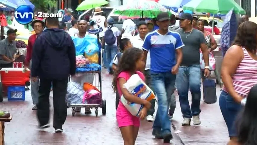 Abarrotado el comercio debido a compras por el Día del Padre