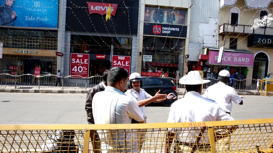 Según medios de comunicación varias mujeres fueron asaltadas sexualmente durante las celebraciones de Año Nuevo en la ciudad a pesar del despliegue de 1,500 policías.