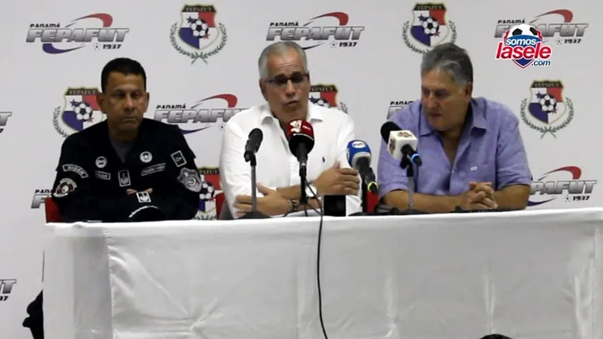 Conferencia de prensa sobre la seguridad en los estadios