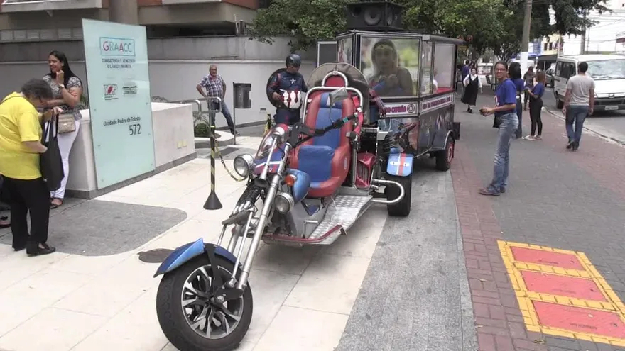 Capitán América busca los votos en Brasil