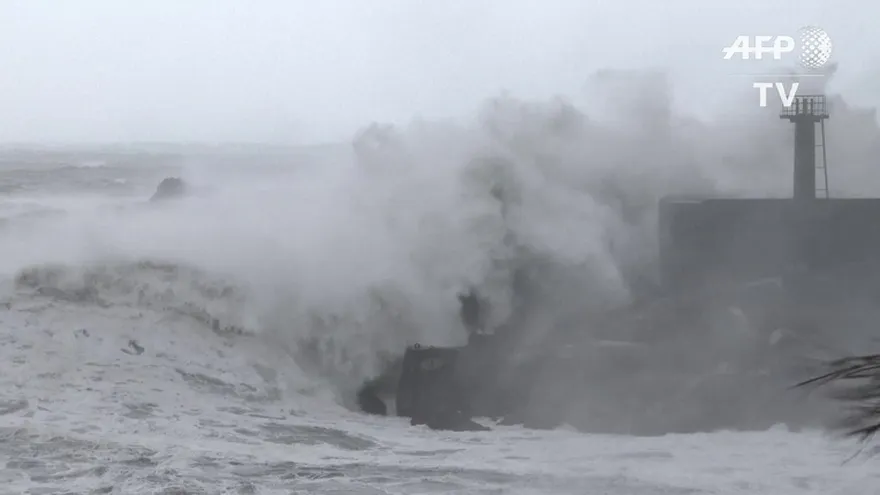 Taiwán: Supertifón deja tres muertos y más de 300 heridos